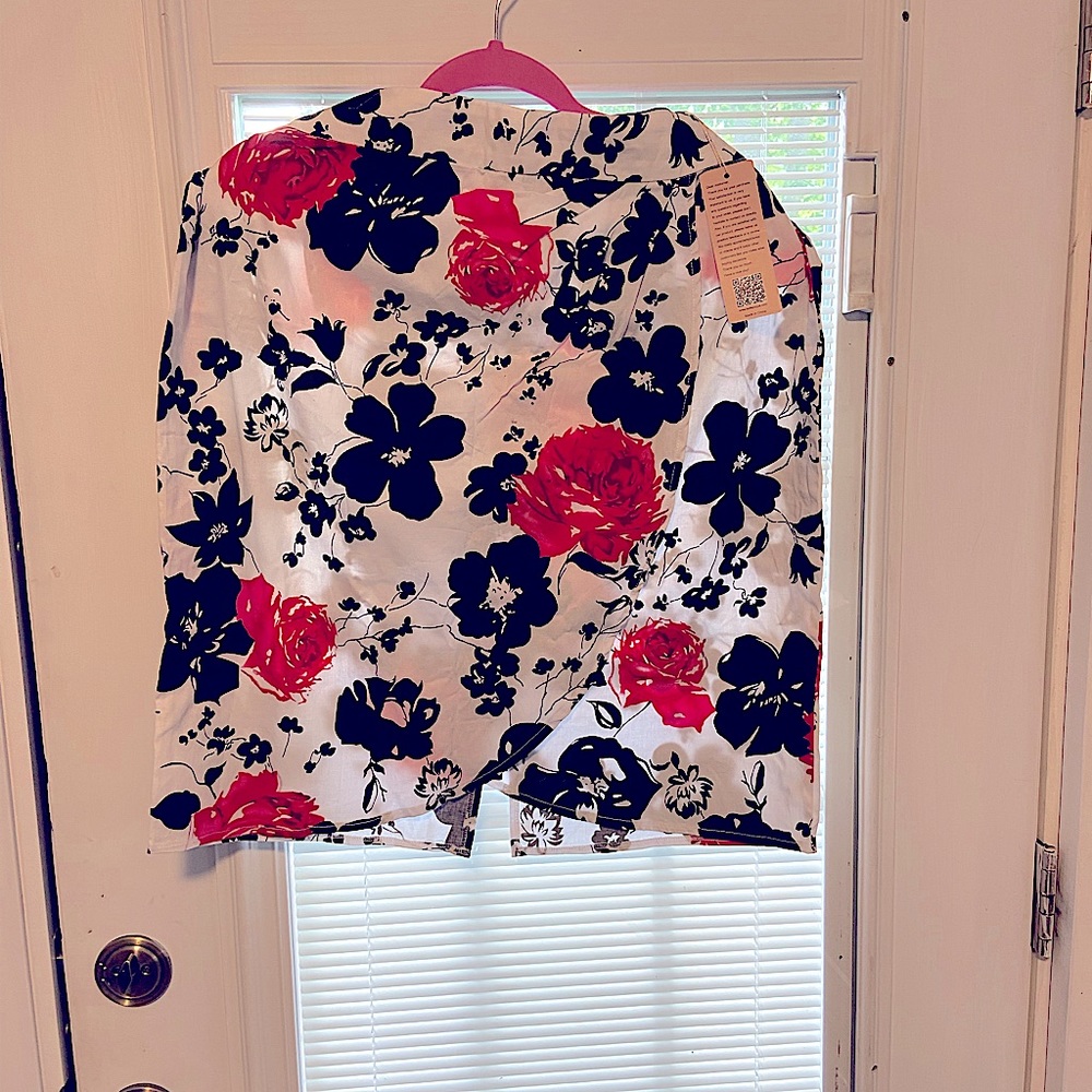 Super Cute, knee length skirt!